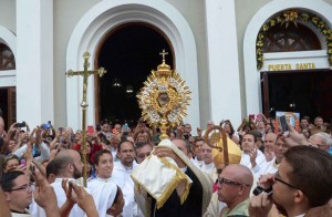 la feligresía de la iglesia de José Manuel Álvarez, disfrutaron de  la  visita de la reliquia 