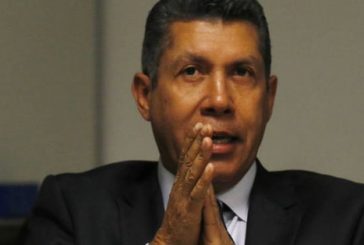 Henri Falcón formalizó su candidatura ante el CNE para elecciones presidenciales