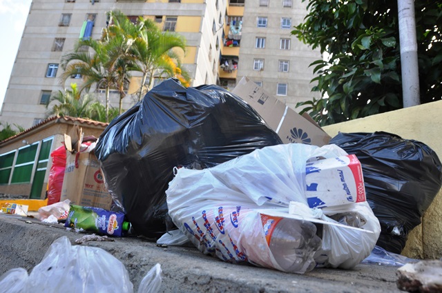 La Simón Bolívar es un foco de basura, inseguridad y huecos