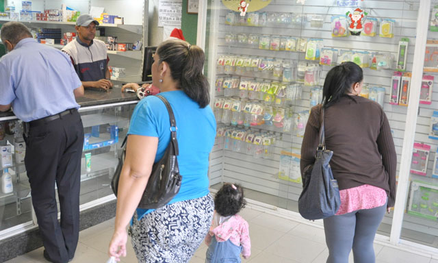 Farmacias siguen desabastecidas