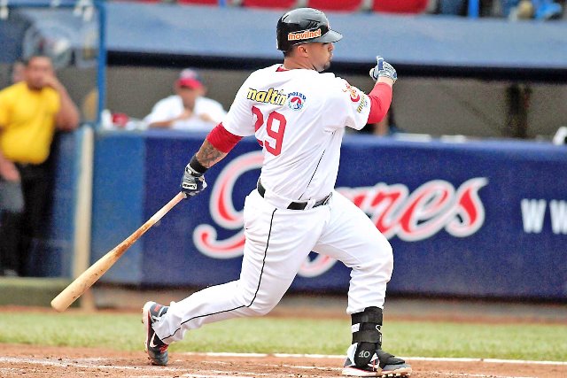 Magallanes adquiere a Gustavo Molina