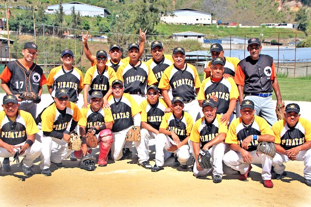 Piratas bicampeones de la pelota master B de Los Cerritos