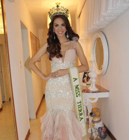 Maira Alexandra es coronada como Miss Earth Water