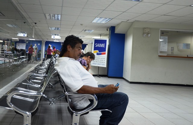 Multas para retirar pasaporte no se aplican aún