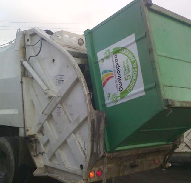 Continúa instalación de contenedores de basura en Los Teques