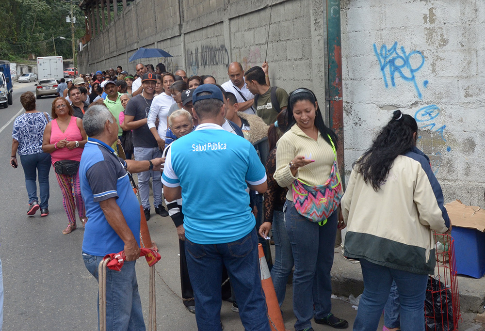 Venden pollo a precio solidario