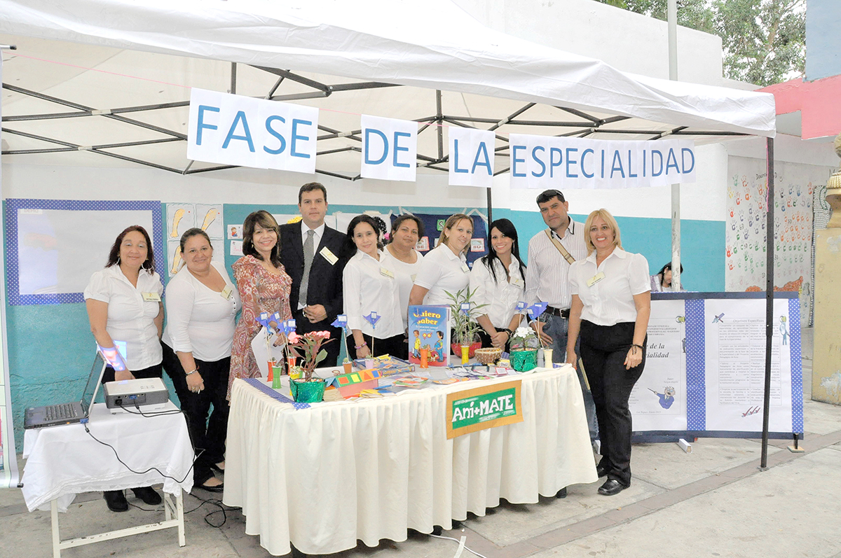 Simposio en la Upel