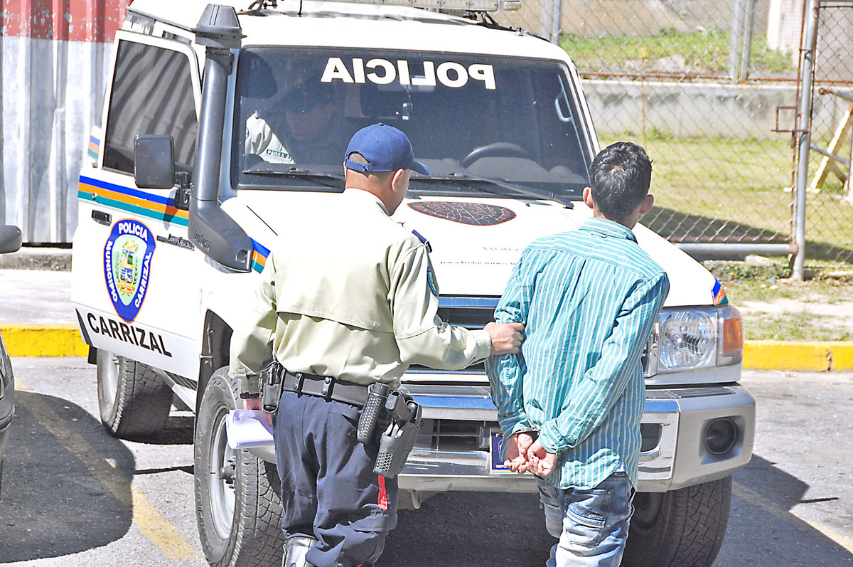 Policarrizal atrapa a microtraficante  en Montañalta