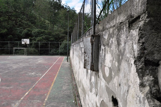 Mosquitos no les dan paz  a residentes de Las Cadenas