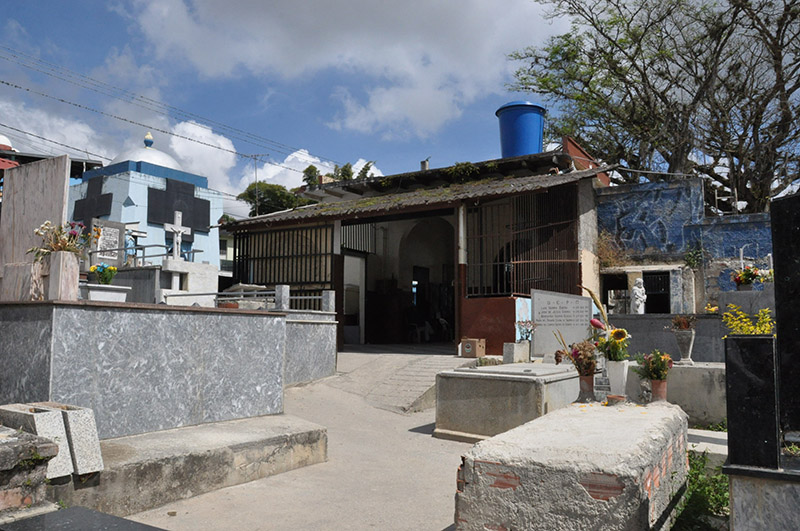 Mejoran instalaciones del cementerio de Los Teques