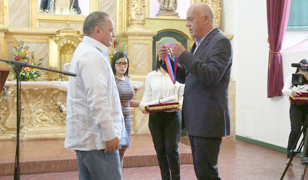 Diosdado Cabello recibió Orden Eliézer Otaiza por su lealtad