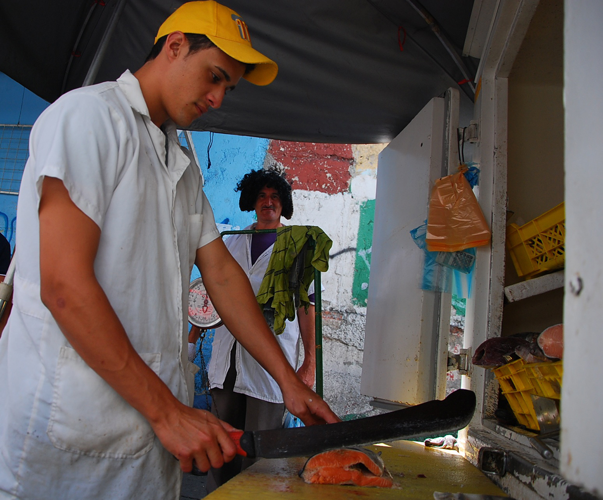 A comprar pescado que comenzó la cuaresma