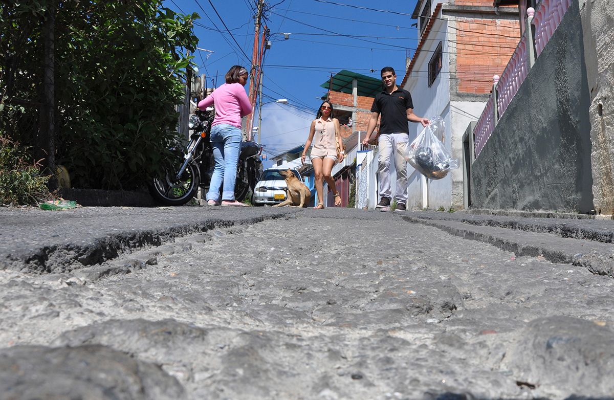 Ni un hueco más cabe en calles de El Retén