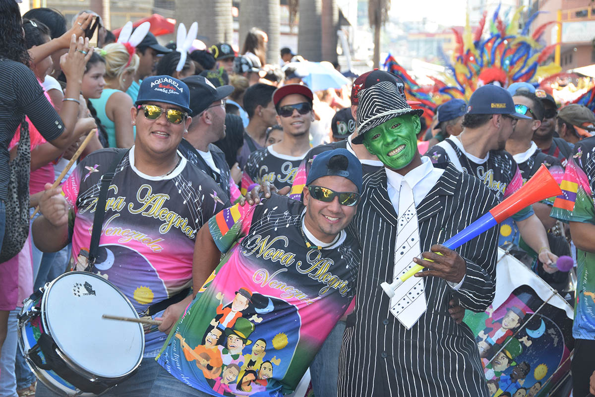 Alegría y color impregnaron las calles de Los Teques