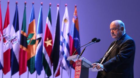 Insulza: Liberación de disidentes propiciaría diálogo en Venezuela