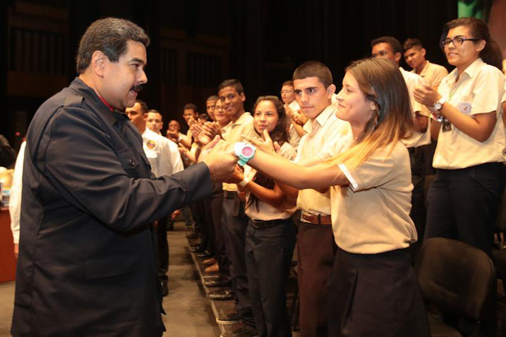 Aprobadas 15 mil becas para preparadores de educación media