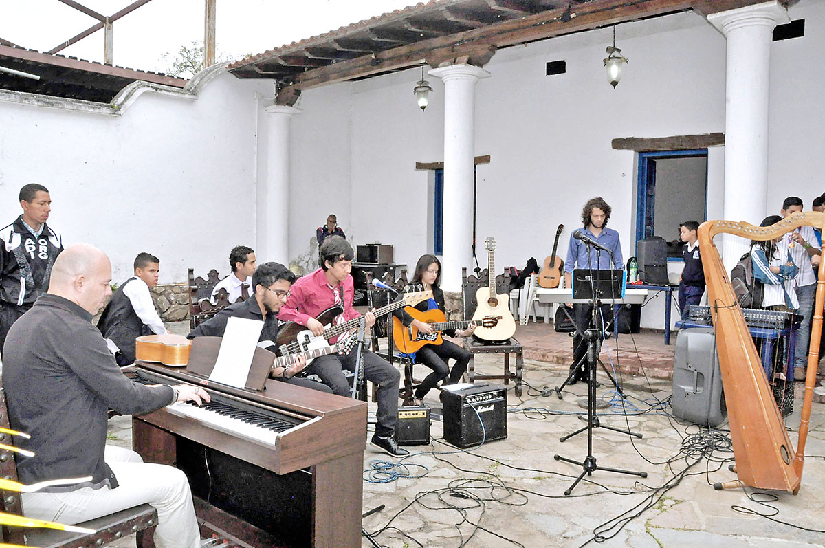 Celebraron natalicio de Don Cecilio Acosta