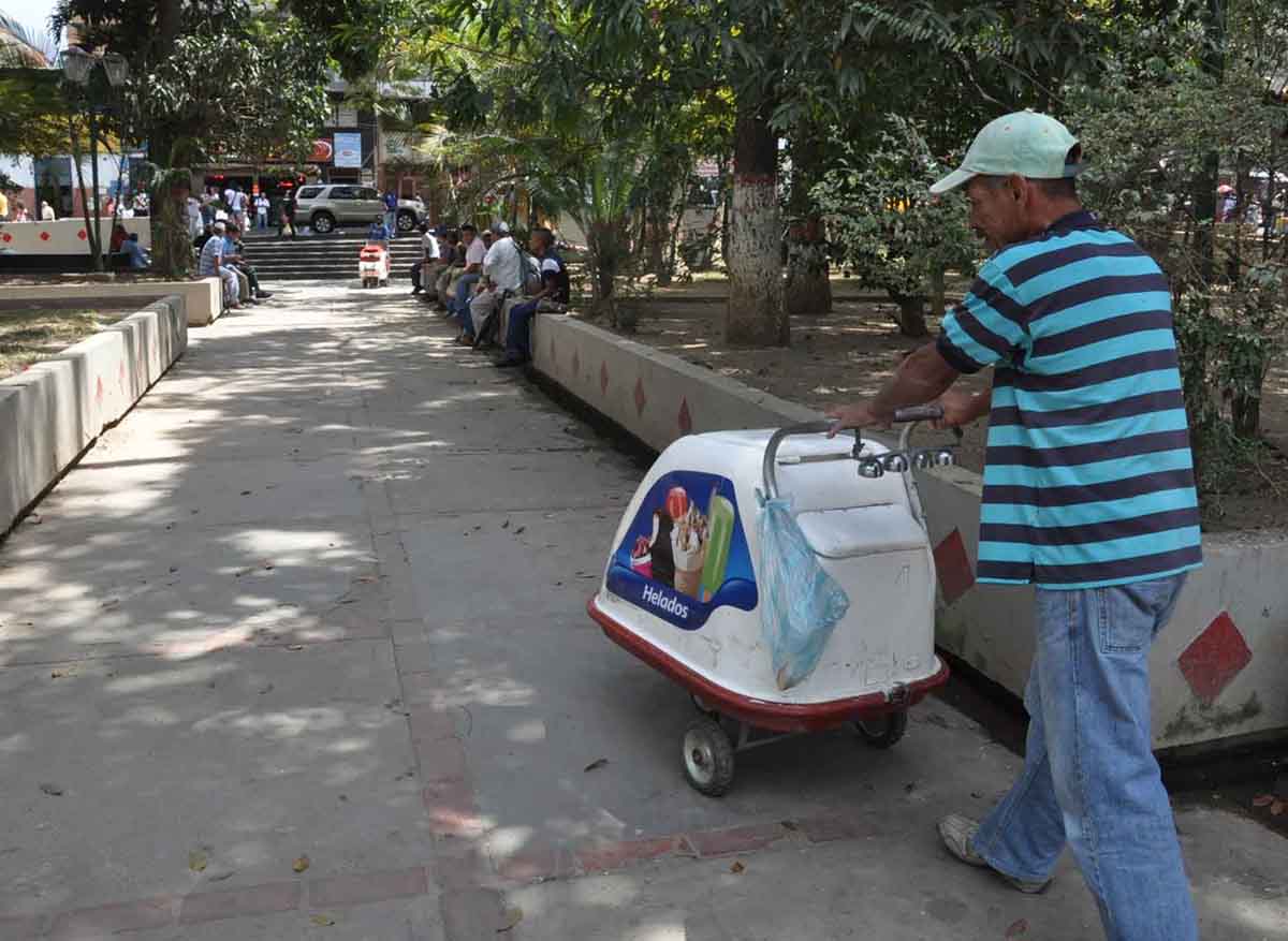 Padres le huyen al heladero