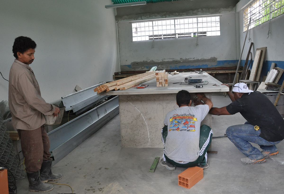 Construyen laboratorio y salones en la Escuela Taller