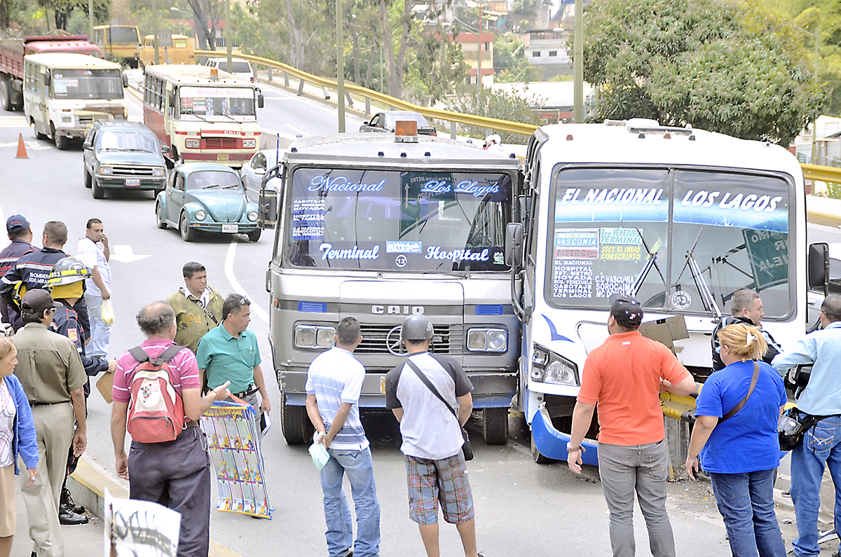 Buseta se quedó sin frenos