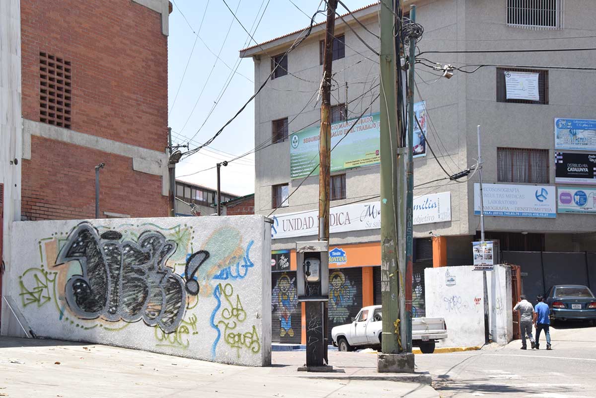 Grafiteros destruyen 100 fachadas de Carrizal