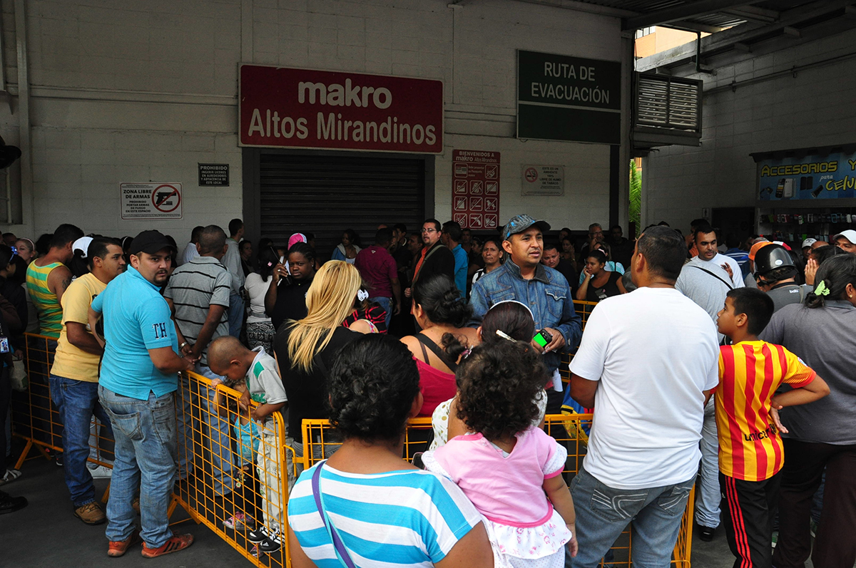 Limitaron entrada en Makro para evitar despelotes