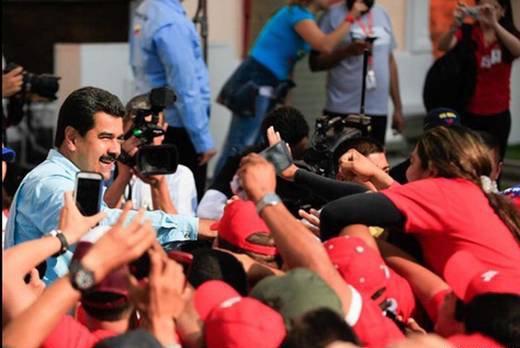 Maduro convoca al país a estampar su firma antiimperialista