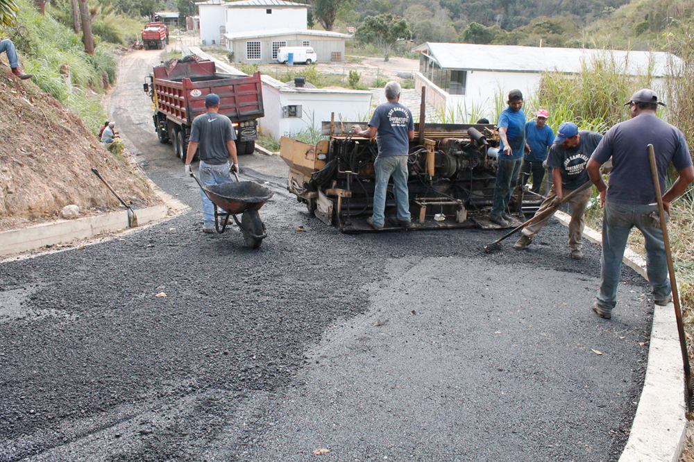 Alcaldía de Carrizal colocó 120 toneladas de asfalto en sector El Golf