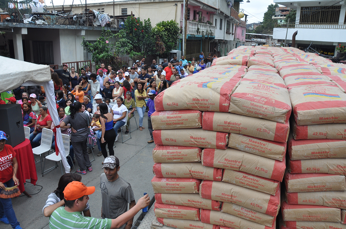 Corpomiranda y Metro entregaron Bs. 5,5 millones  para Misión Barrio Tricolor