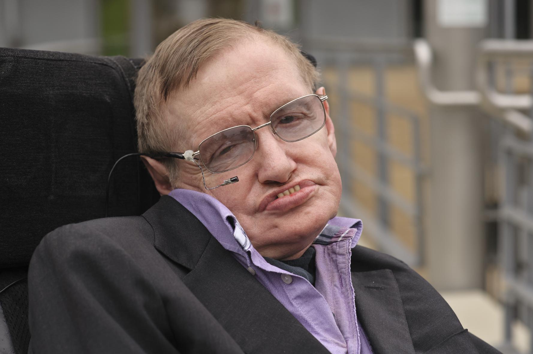 Stephen Hawking: “La humanidad no sobrevivirá si no huye al espacio”