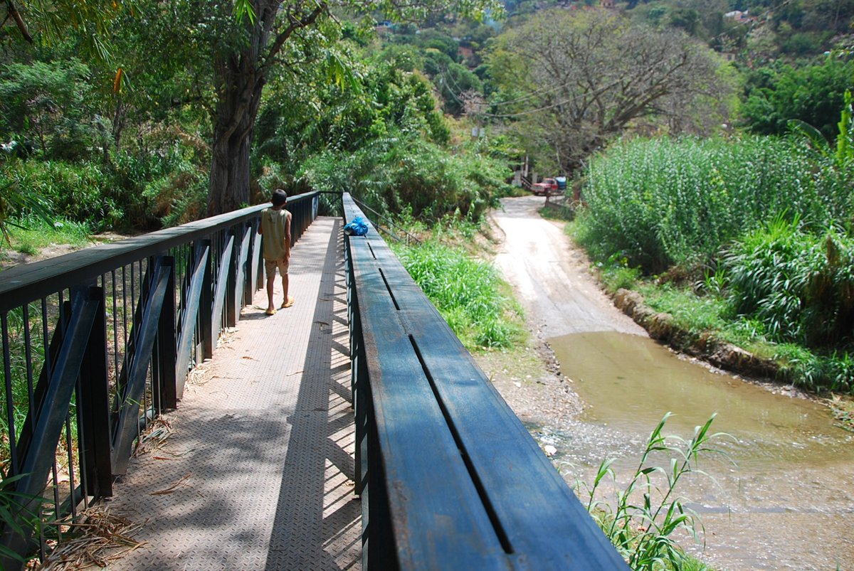 4.000 vecinos de Cañaote siguen pasando trabajo con el agua