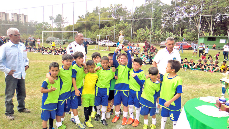 Los Castores FC cargó Copa Don Manuel Puente