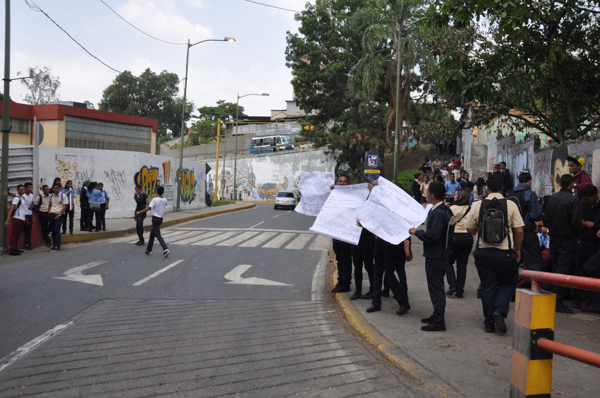 Estudiantes del Muñoz Tébar  tomaron las calles de nuevo