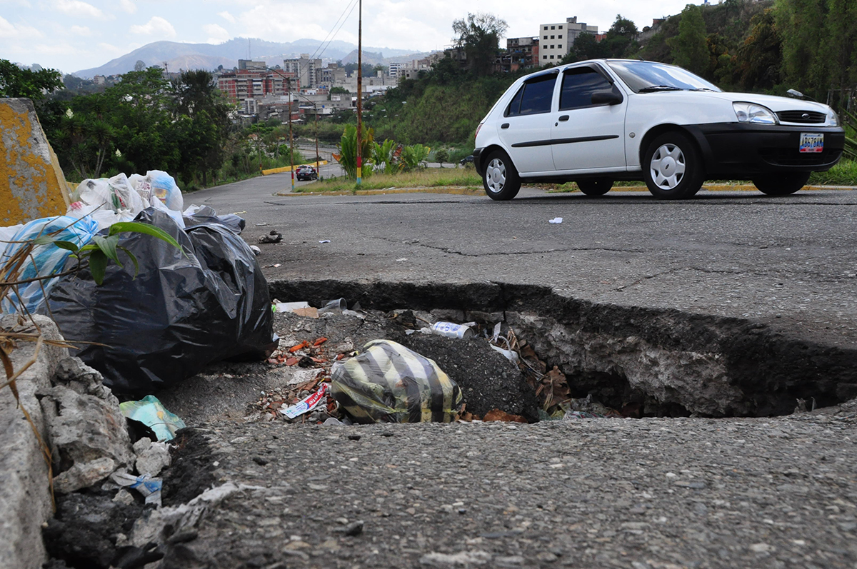 En crítico estado avenida Francisco de Miranda