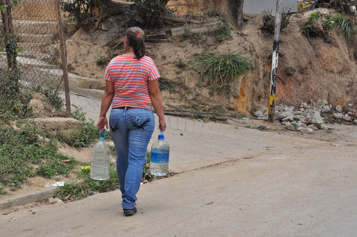 Más de 15 días sin agua en el callejón Ríos Mendoza