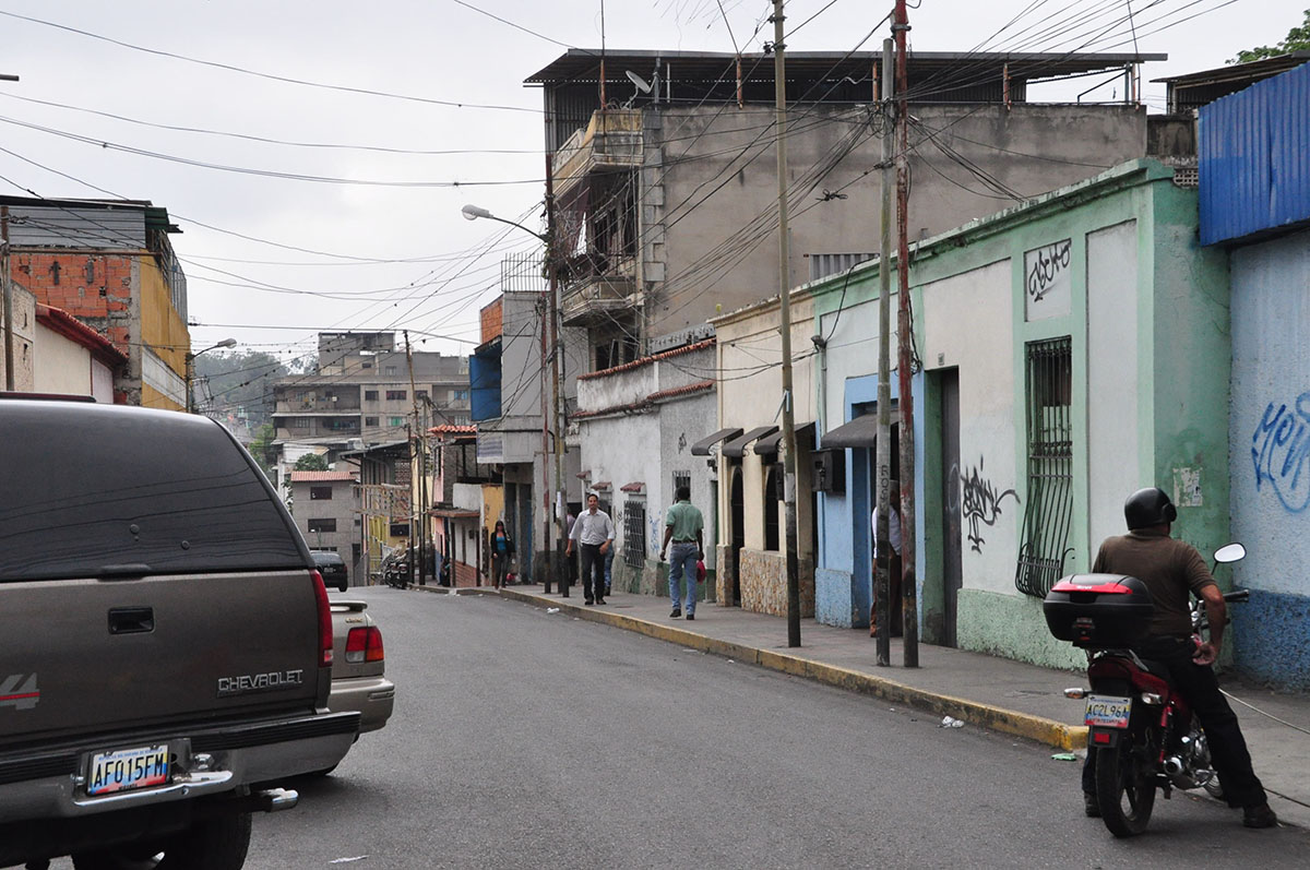 Patrullaje en la calle Falcón brilla por su ausencia