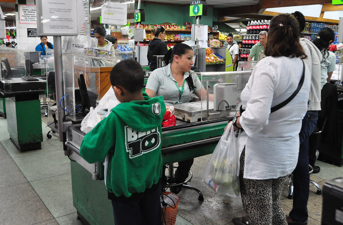 Amas de Casa pasan las de Caín para resolver el almuerzo diario