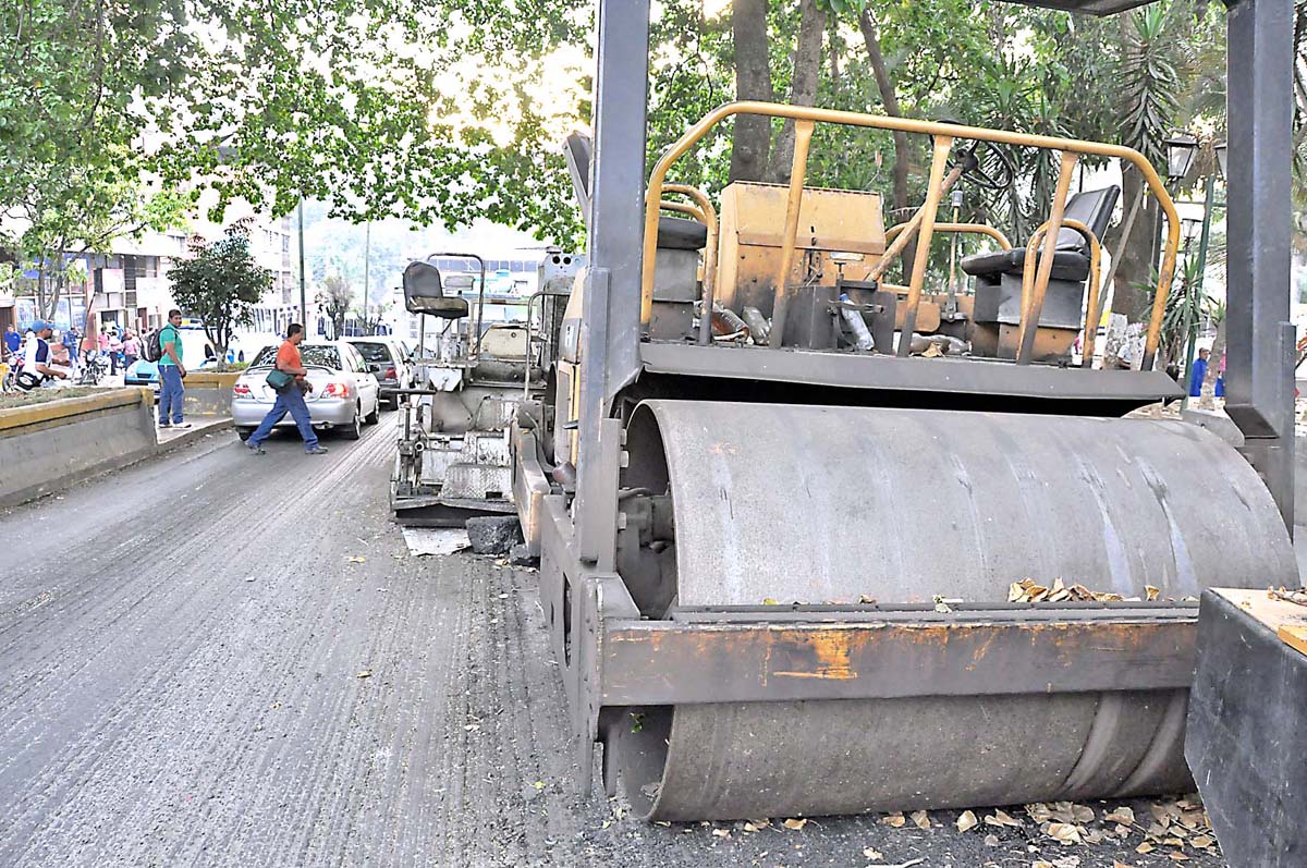 Gobierno municipal estima echar 30.000 toneladas de asfalto