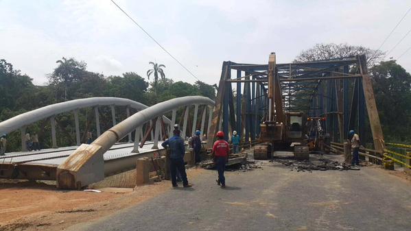 Restringido paso por la Troncal 9 por instalación de nueva estructura del puente El Samán