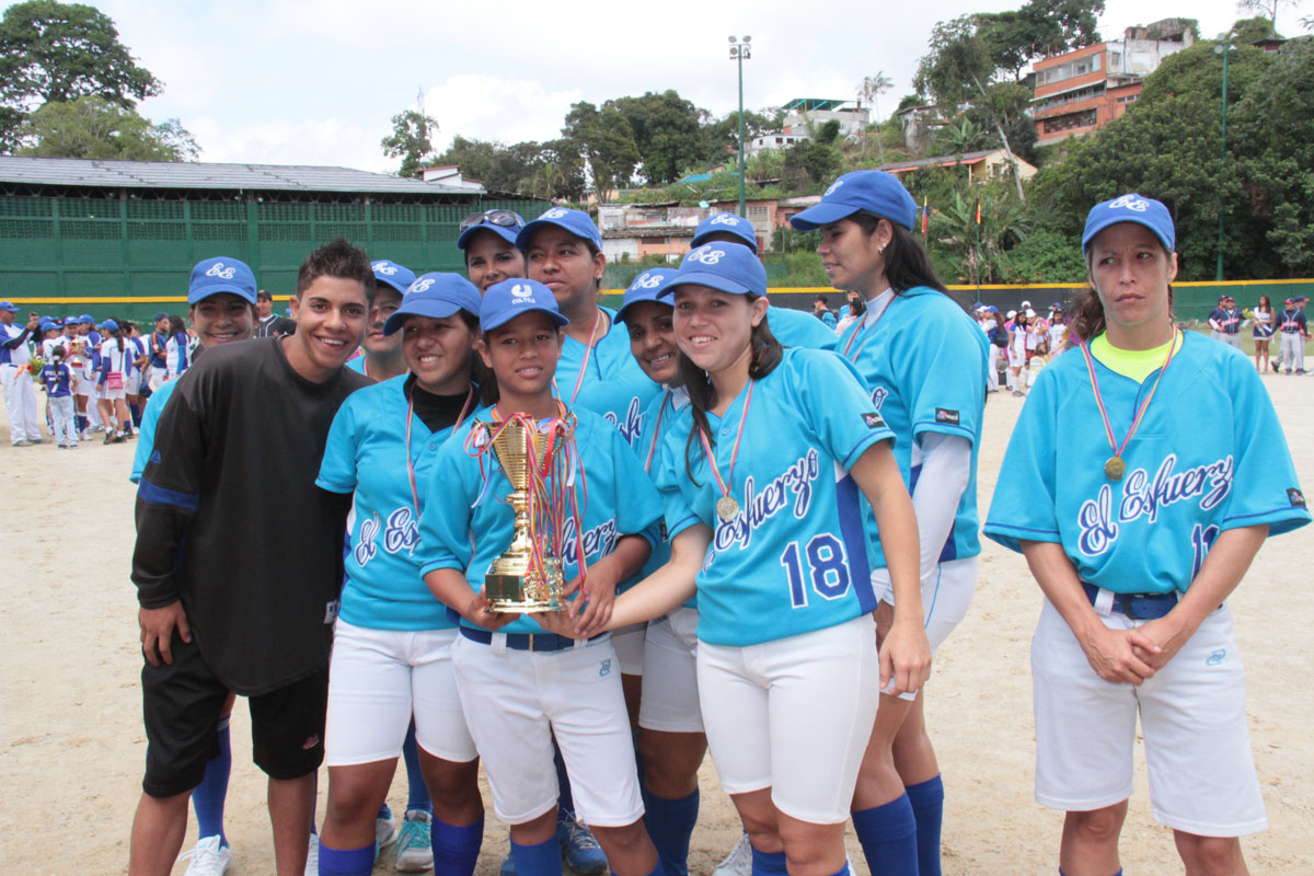 Liga de Softbol Femenino de Carrizal entregó premiación 2014