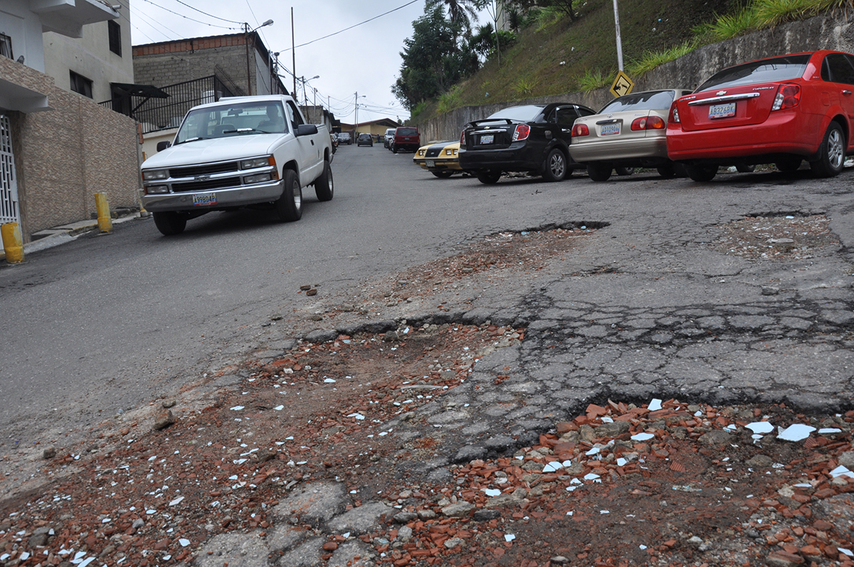Vecinos de La Cima exigen labores de asfaltado