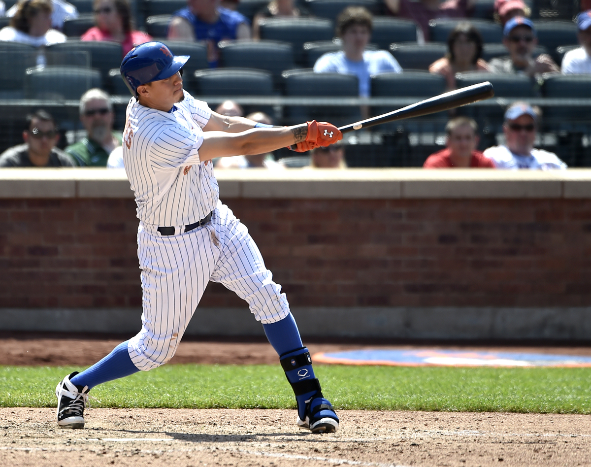 Wilmer Flores castigó a los Filis