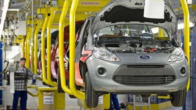 Ford Motor venderá autos en dólares para reactivar operaciones