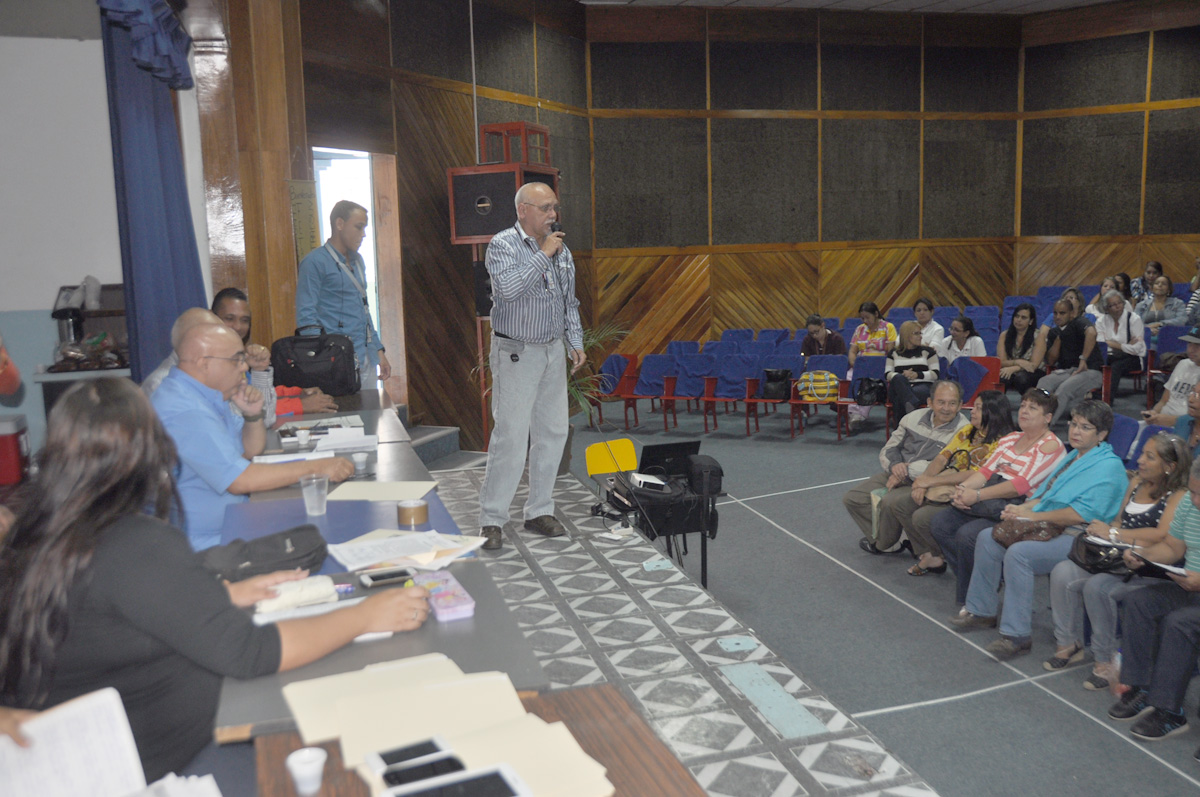 En asamblea abierta se discutió  contrato colectivo