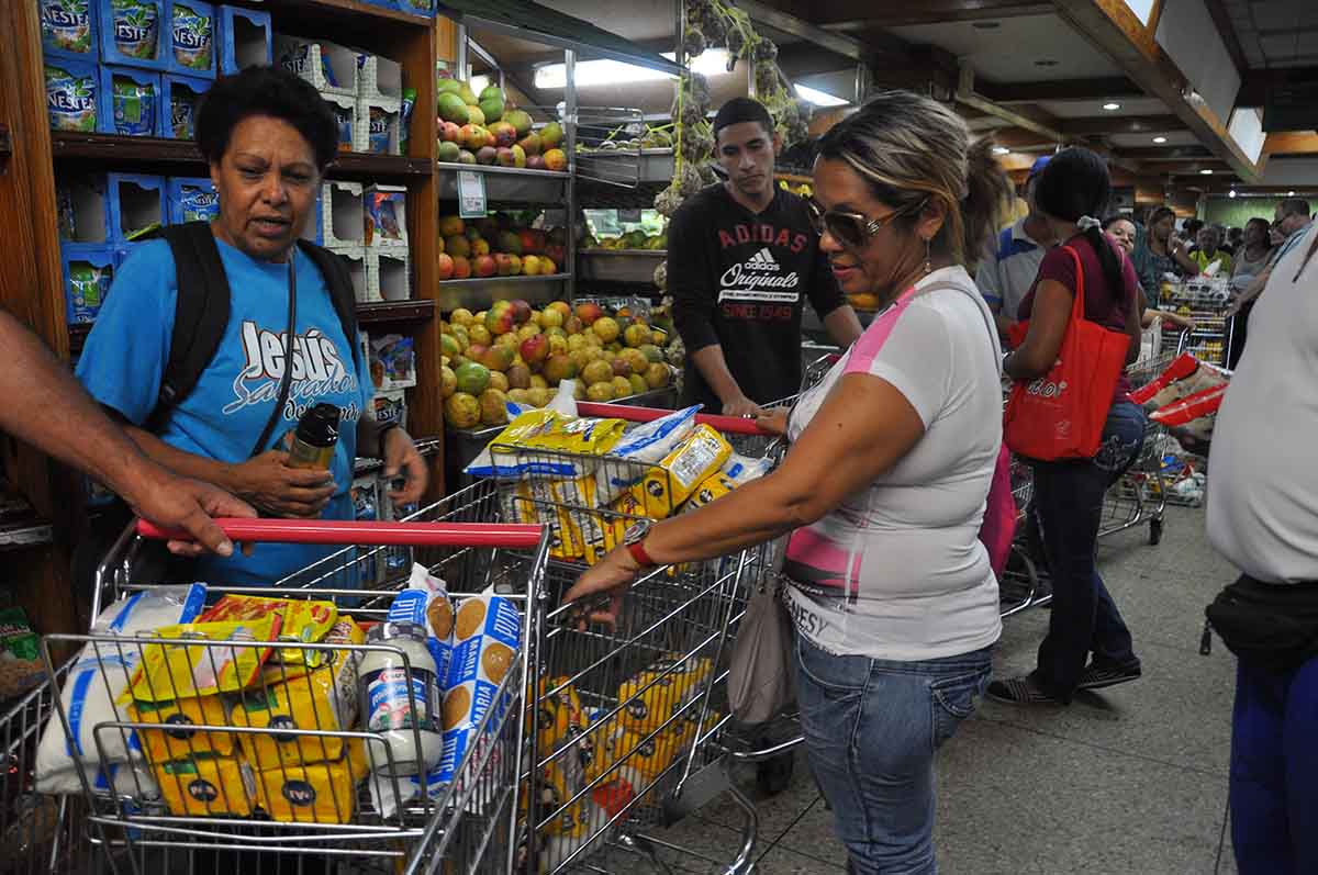 Llegan artículos de primera  necesidad al San Diego