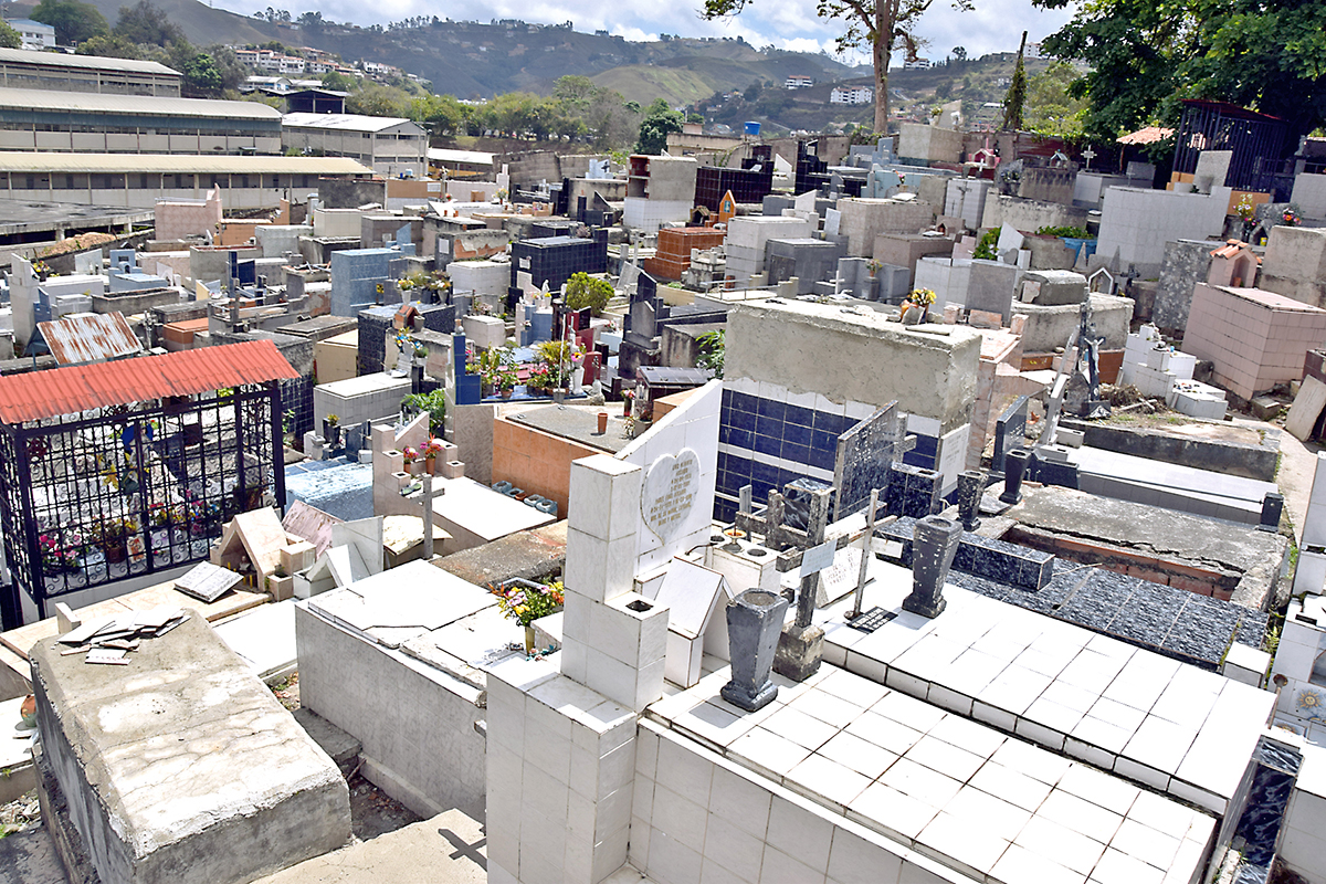 Carrizal sigue sin terreno para cementerio