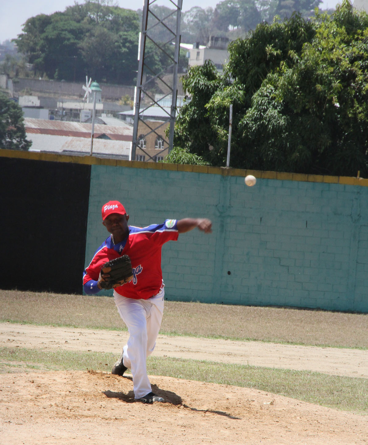 Plaza aplastó a Guaicaipuro en beisbol zonal súper master y master