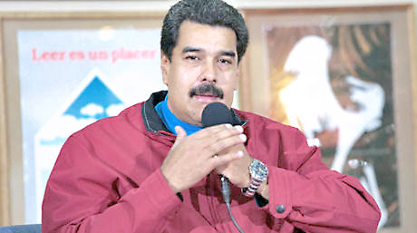 Maduro firmó aumento para profesores universitarios