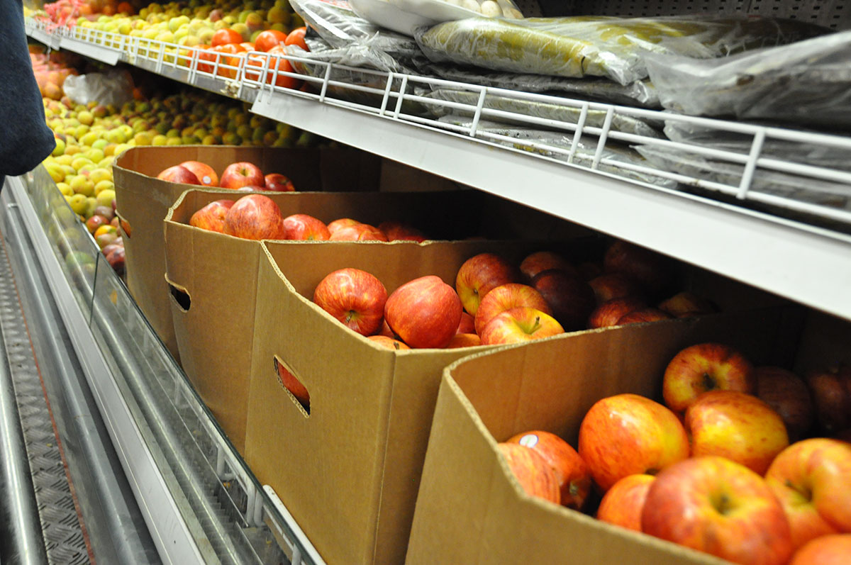 Peras y manzanas se quedan frías en los comercios