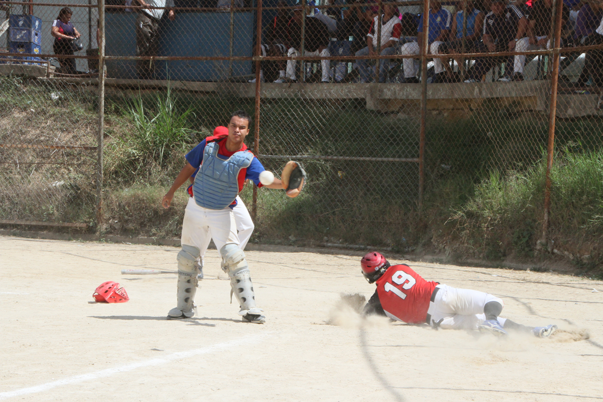 Jaime Campos con hit dorado clasificó a la final a Saint Gobain en látigo